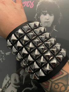 6 Row Black Pyramid Stud Gauntlet